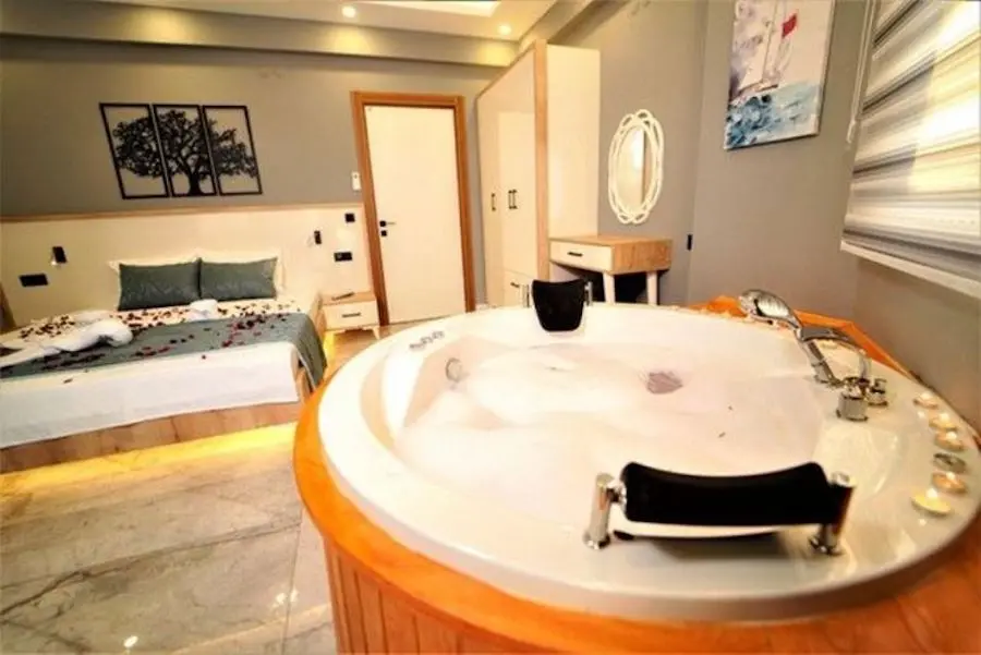 Jacuzzi tub